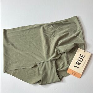 True and Co Seamless Invisible Boyshorts Panties Green Small